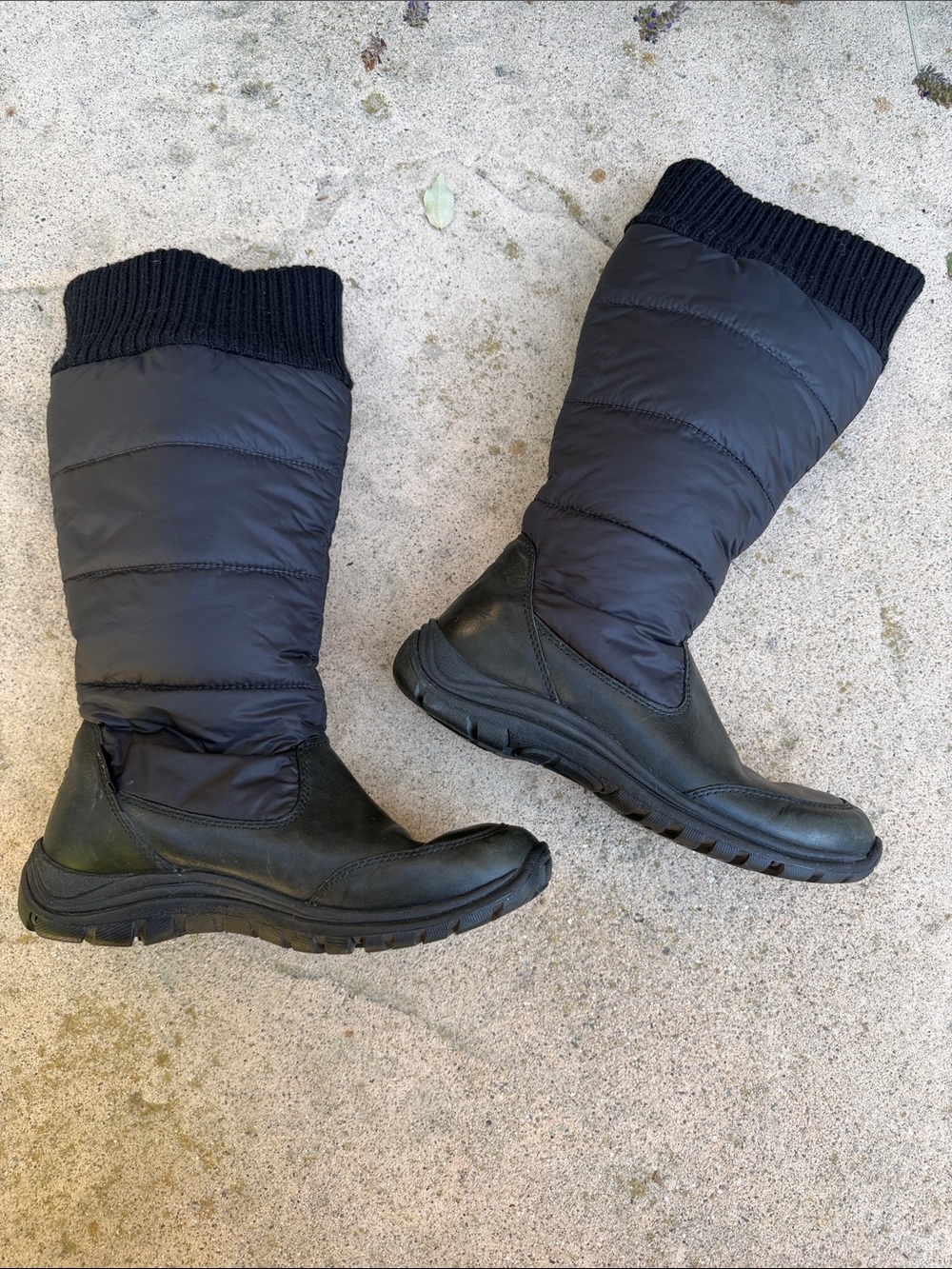 UGG Women's Black Quilt Puffer Sweater Cuff Waterproof Boots Size 8 - Picture 2 of 8